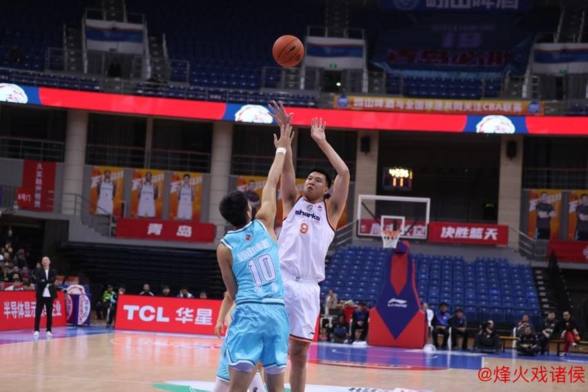 八连胜!上海大鲨鱼客场力克青岛队 八连胜!上海大鲨鱼客场力克青岛队