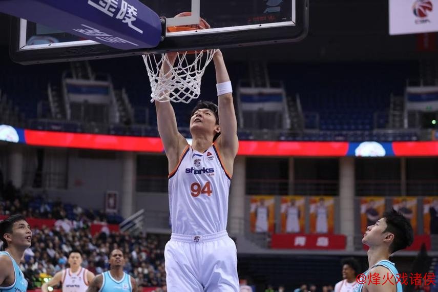 八连胜!上海大鲨鱼客场力克青岛队 八连胜!上海大鲨鱼客场力克青岛队